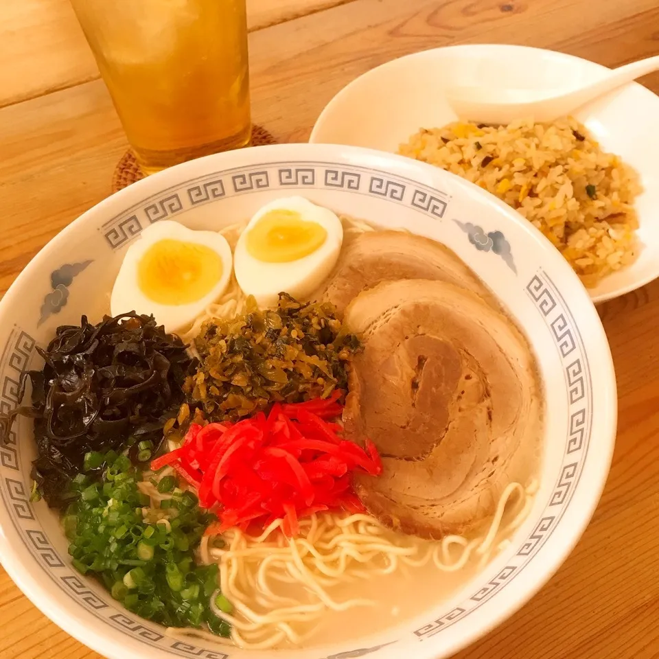 Snapdishの料理写真:とんこつラーメン味付けキクラゲ、からし高菜のせ|Ruotoさん