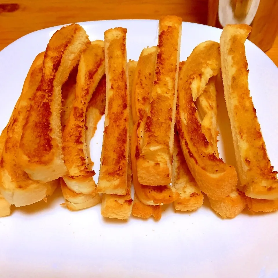 アンチョビガーリックバターパンの耳|Ruotoさん