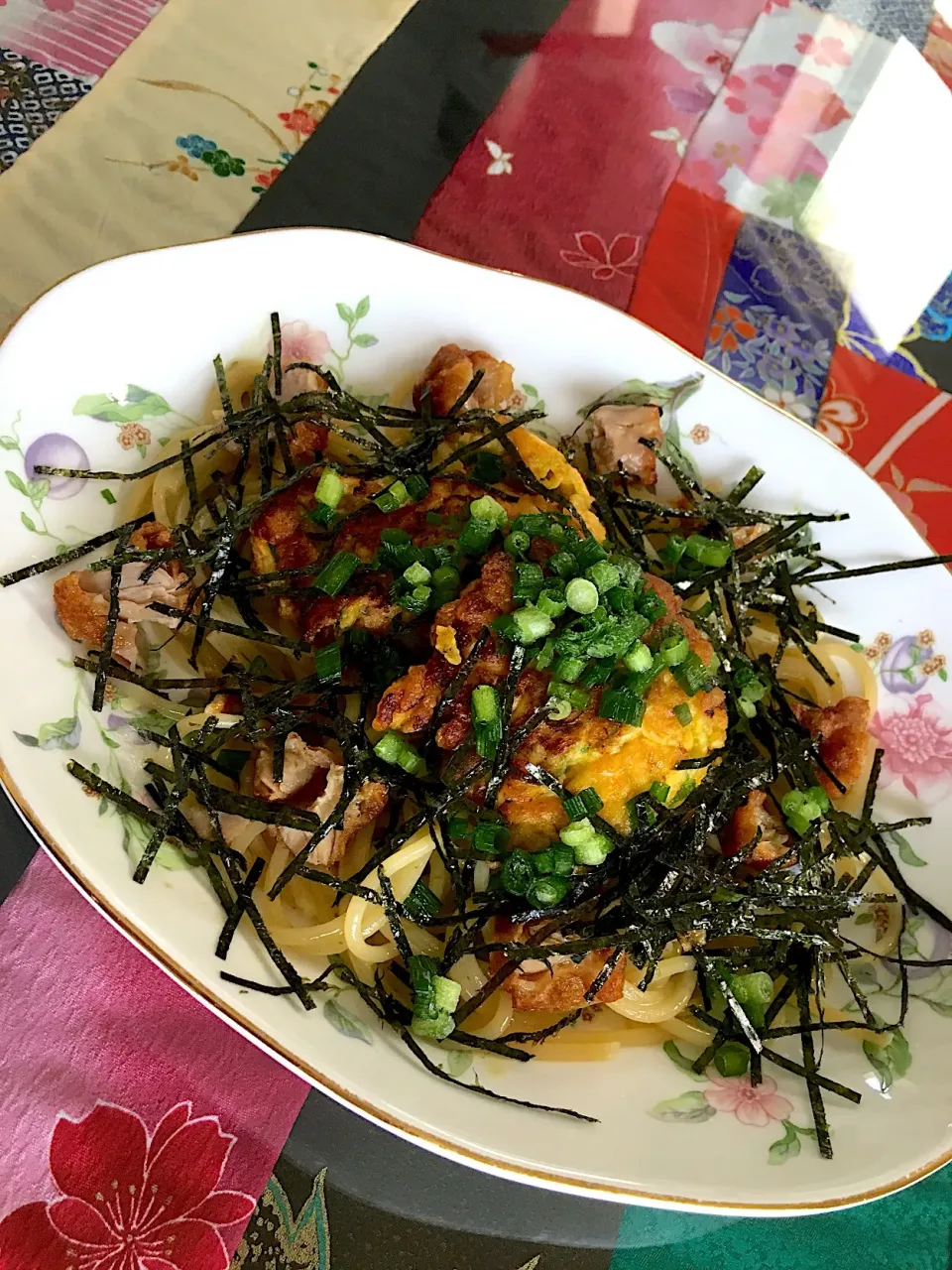 Snapdishの料理写真:牡蠣の混ぜ混ぜ焼きとちぎり唐揚げのパスタ|プクママさん