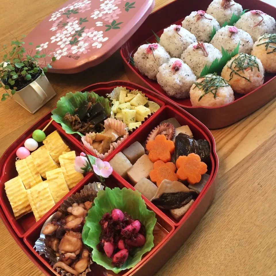 Snapdishの料理写真:お花見弁当♡|shakuyaku33443344さん