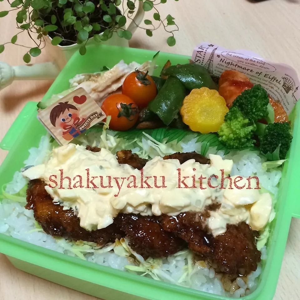 Snapdishの料理写真:チキンカツソースたるたるソースがけ弁当☆彡|shakuyaku33443344さん