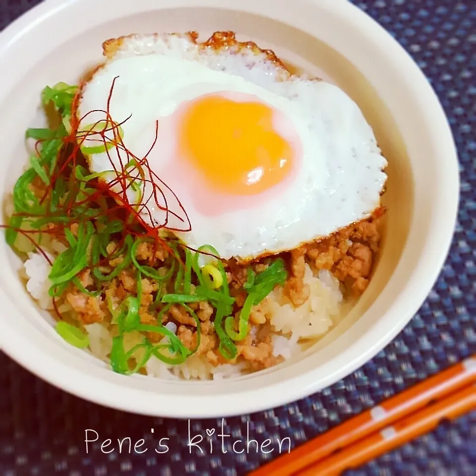 肉味噌目玉焼き丼♪|ペネロペさん