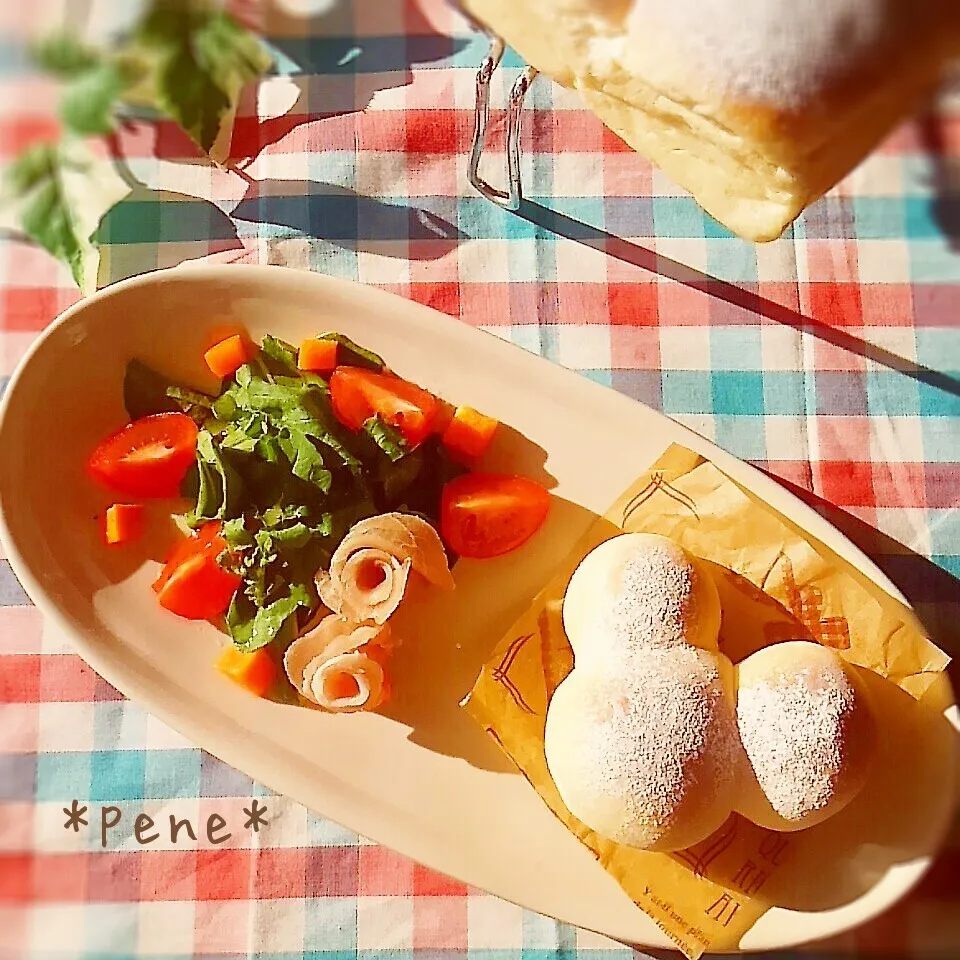 ミッキーパンで朝ごはん♪|ペネロペさん