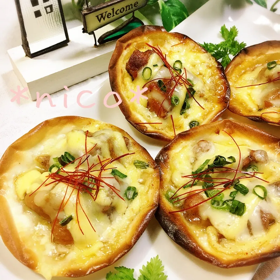 ＊簡単おつまみ♪餃子の皮と焼鳥缶でお手軽ミニピザ＊|にこさん