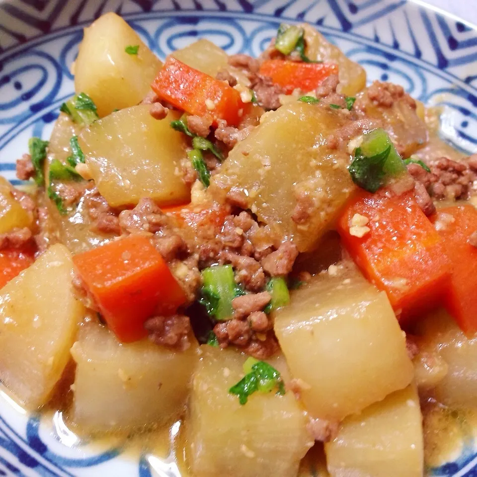 Snapdishの料理写真:今日の夕飯の一品(^^) 麻婆大根風煮物(^-^)|ミントさん