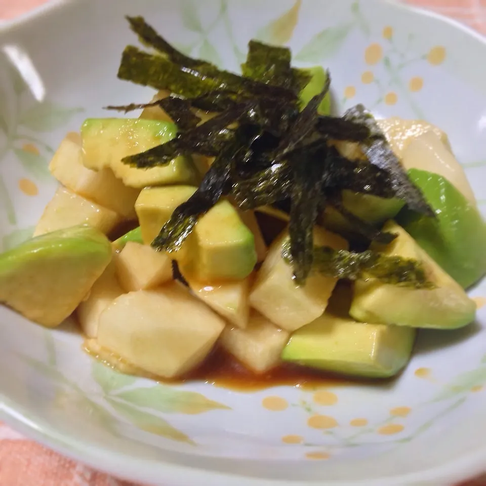 夕飯の箸休めに(^^)  アボカドと山芋サラダ♡|ミントさん