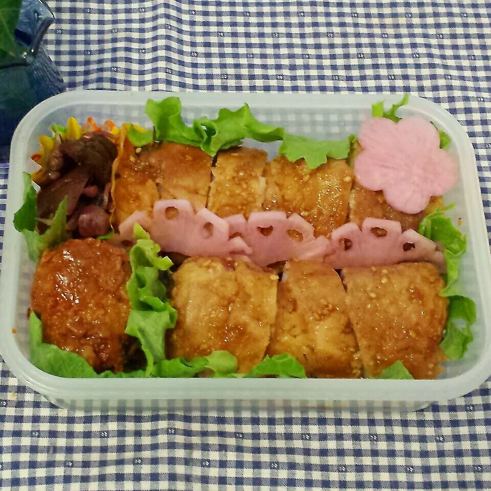 Snapdishの料理写真:かぶりつくしかないスティック肉巻き太巻き中学生弁当|らぴすらずり(らぴ)さん