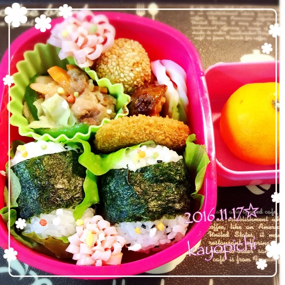 Snapdishの料理写真:今日も私作☆娘っちお弁当❤ごま塩にぎり♪♪|Kayopichiさん