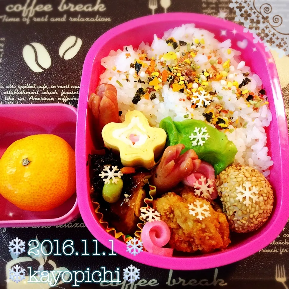 Snapdishの料理写真:今日はわたし作~娘っちのお弁当❄まねっこ🌼お花の卵焼き|Kayopichiさん