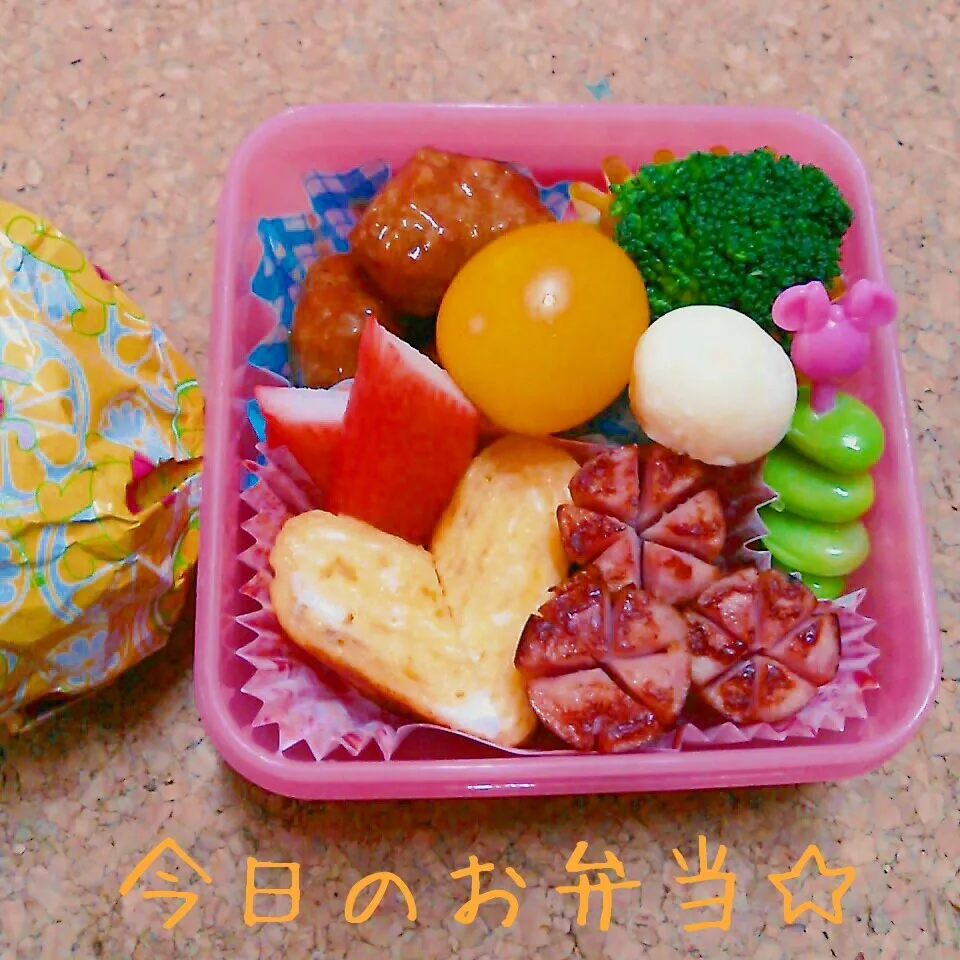 Snapdishの料理写真:2014年9月30日　初めて娘がおにぎり作った弁当|ししゃもさん