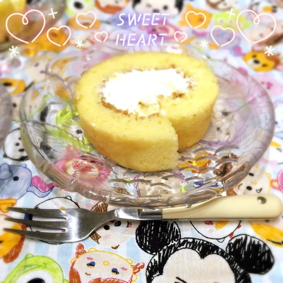 Snapdishの料理写真:爽やかレモンクリームロールケーキ♪|Kayopichiさん