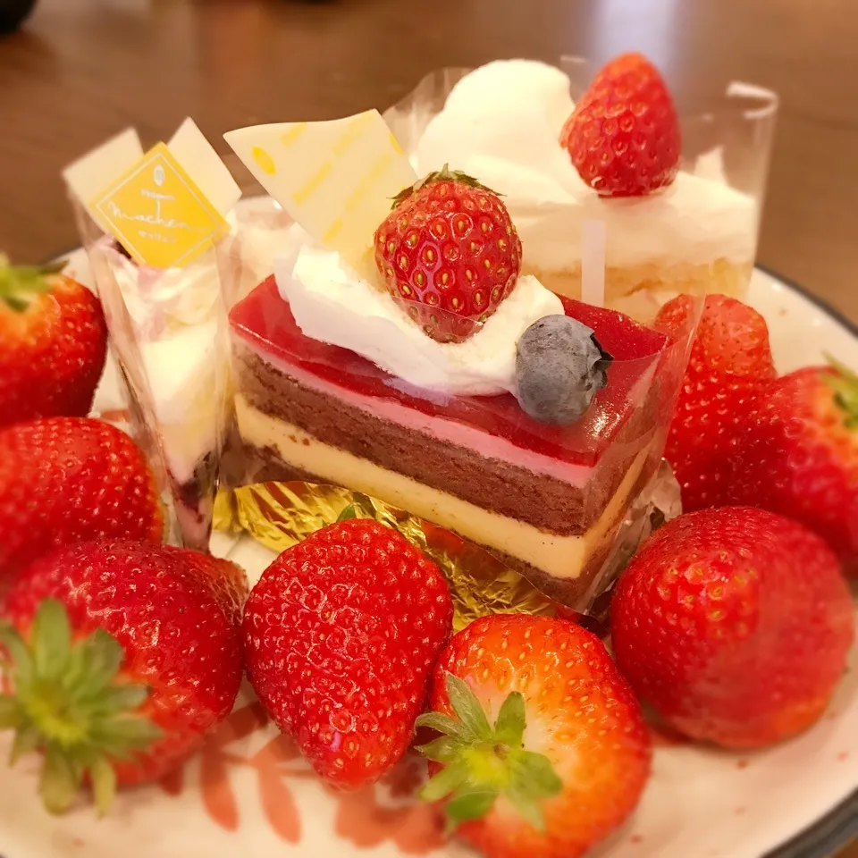 記念日なのでケーキ盛り合わせ♪|miho310さん