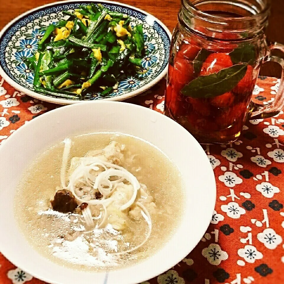 鶏手羽元とコンビニ赤飯と甘栗と白ネギ 圧力鍋でサムゲタン風✨|おれくっしゃんさん