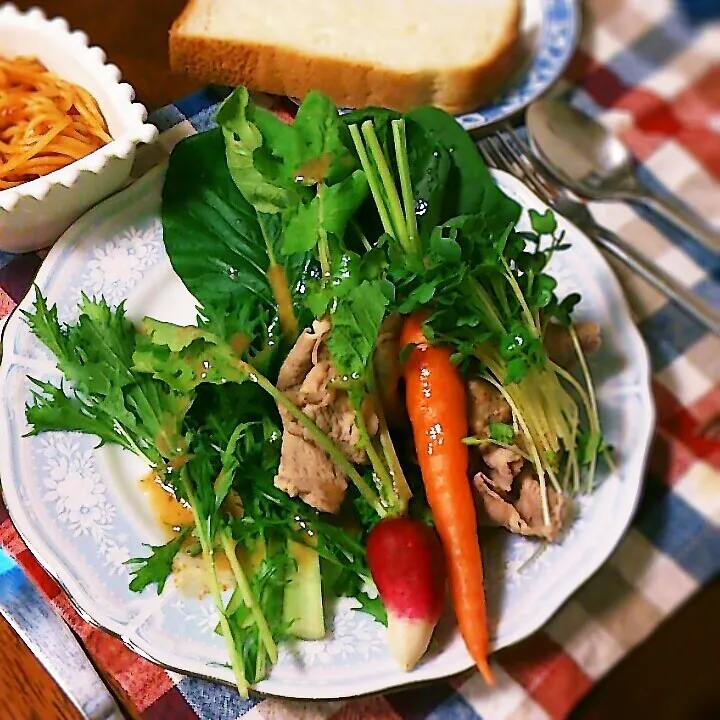 野菜たっぷり豚ロースしゃぶと生パスタの晩御飯♬|おれくっしゃんさん