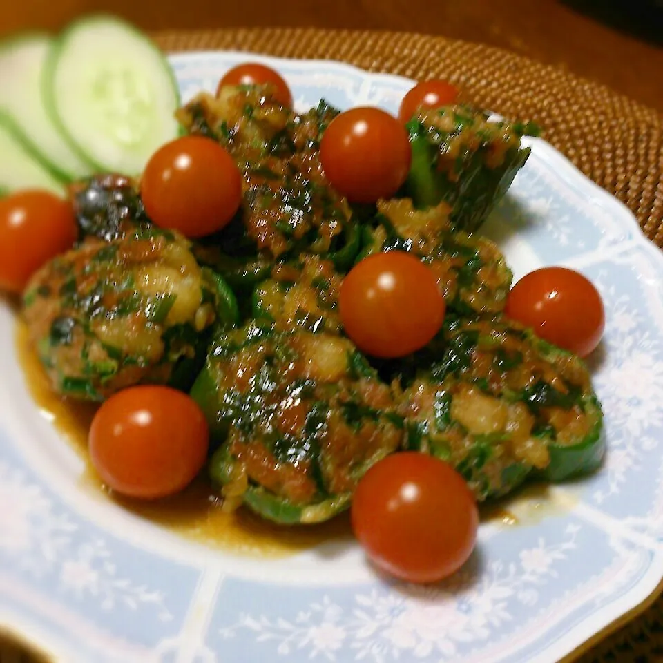 余ったニラ饅頭のタネとピーマンを使って照り焼き〜～♬|おれくっしゃんさん