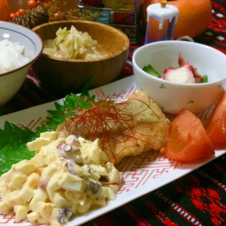 秋鮭のムニエルと白菜シーチキンサラダと胡瓜と蛸の酢の物晩御飯|おれくっしゃんさん