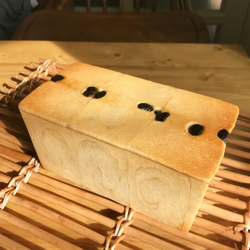 カックカクの角食 黒豆入り|ちくわぱん子さん