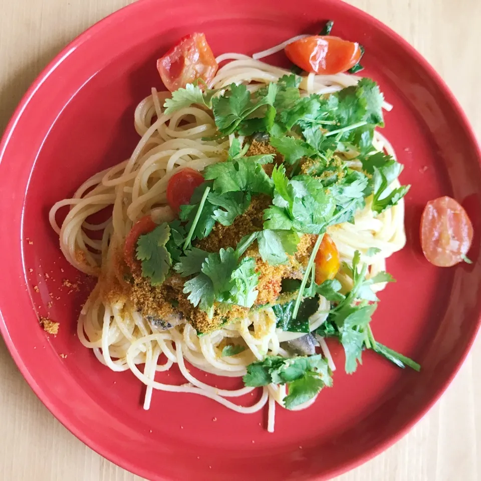 サーディンのパスタ〜カラスミとパクチーのせ|ちくわぱん子さん