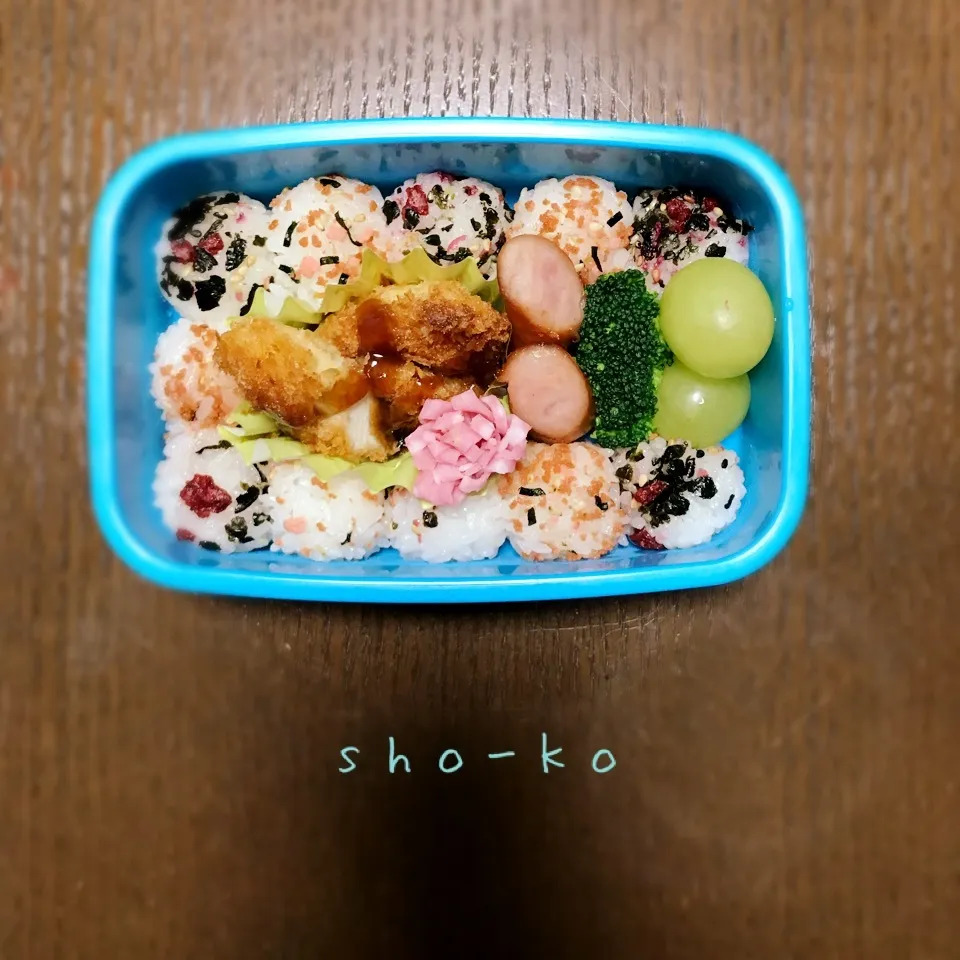 たらこふりかけと男梅ふりかけのおにぎりお弁当|sho-koさん