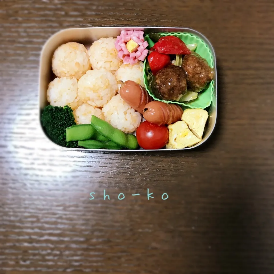 シャケおにぎりのコロコロお弁当|sho-koさん