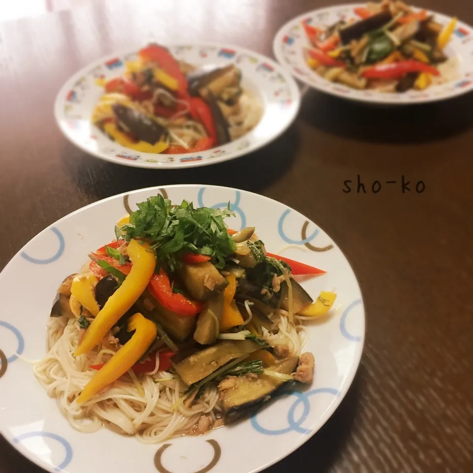 Snapdishの料理写真:夏野菜とツナのサッパリ素麺|sho-koさん