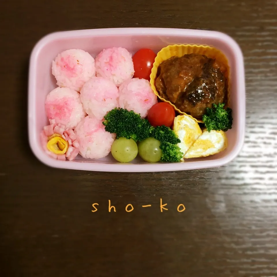 今日は遠足。コロコロお花お弁当|sho-koさん