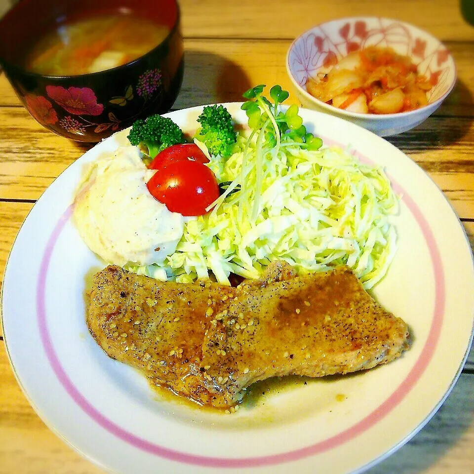 Snapdishの料理写真:豚肉の塩焼き！|ぷーはるひゅうさん