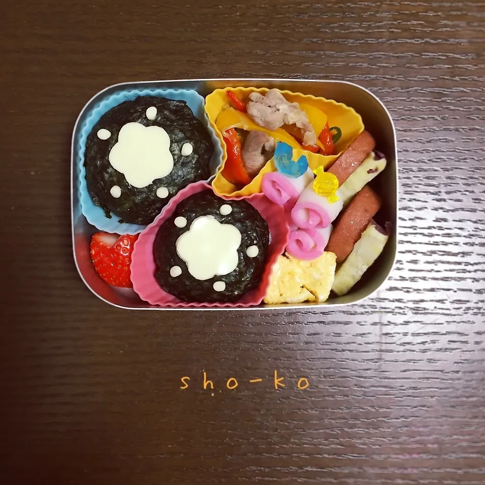 Snapdishの料理写真:チーズお花のおにぎりお弁当|sho-koさん