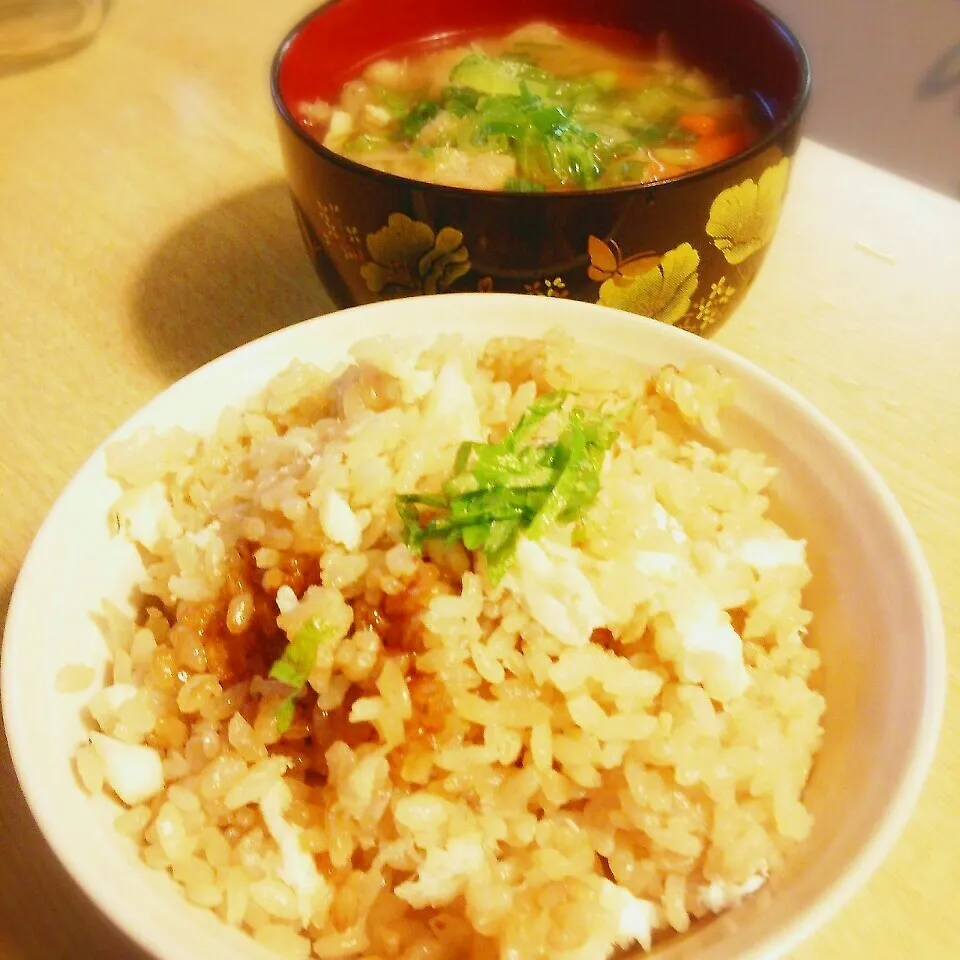 Snapdishの料理写真:鯛飯と根菜の味噌汁|ぷーはるひゅうさん