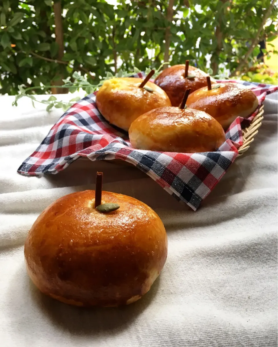 Snapdishの料理写真:クリームパン🍎❤︎|千景さん