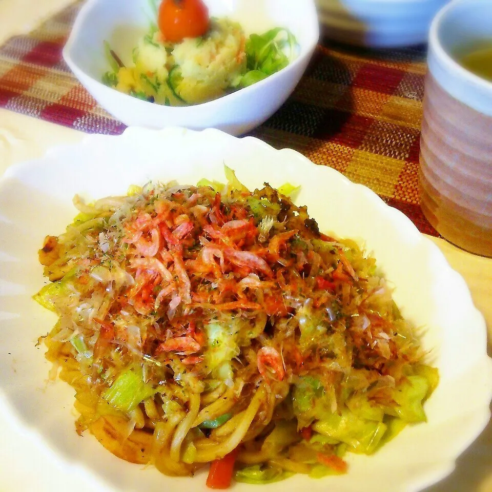 かくれんぼ焼きうどんとカレーポテサラ！|ぷーはるひゅうさん