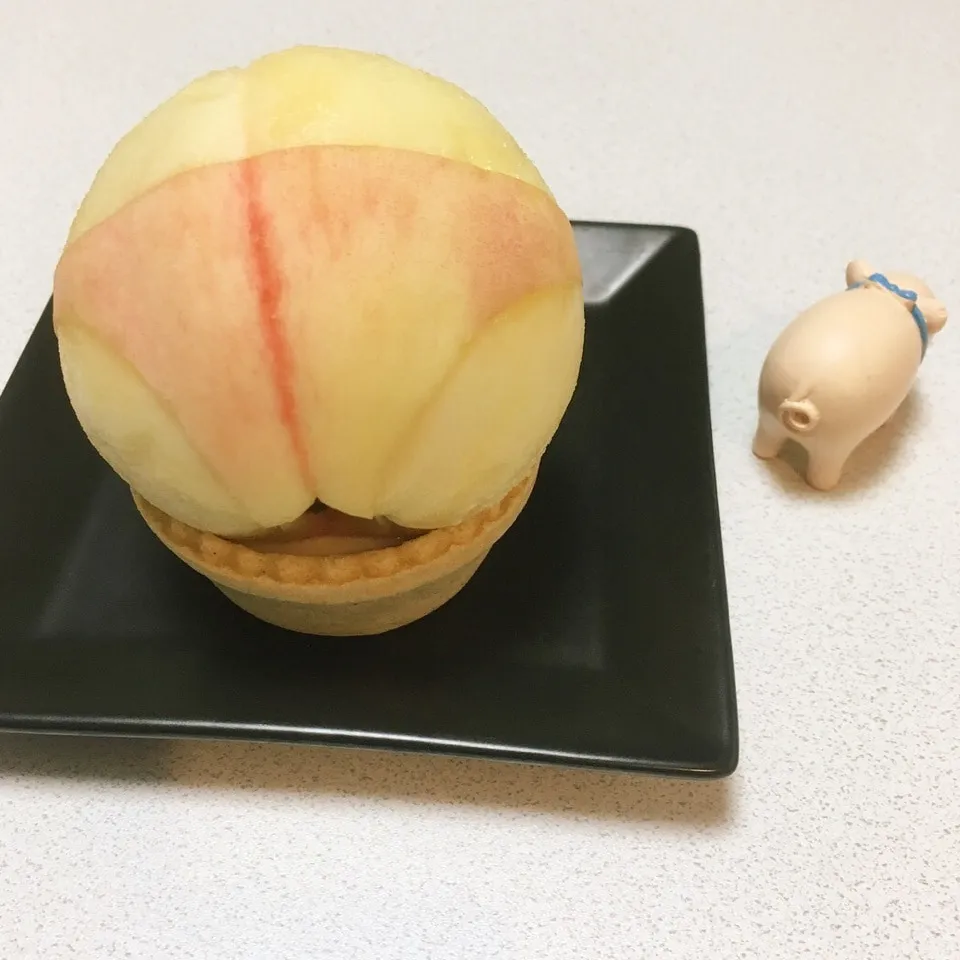 Snapdishの料理写真:リユサさんの🍑桃のまるごとチーズケーキ、で桃尻(〃艸〃)|kewpieさん