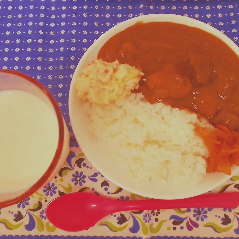 カレーとラッシー|ぽよさん