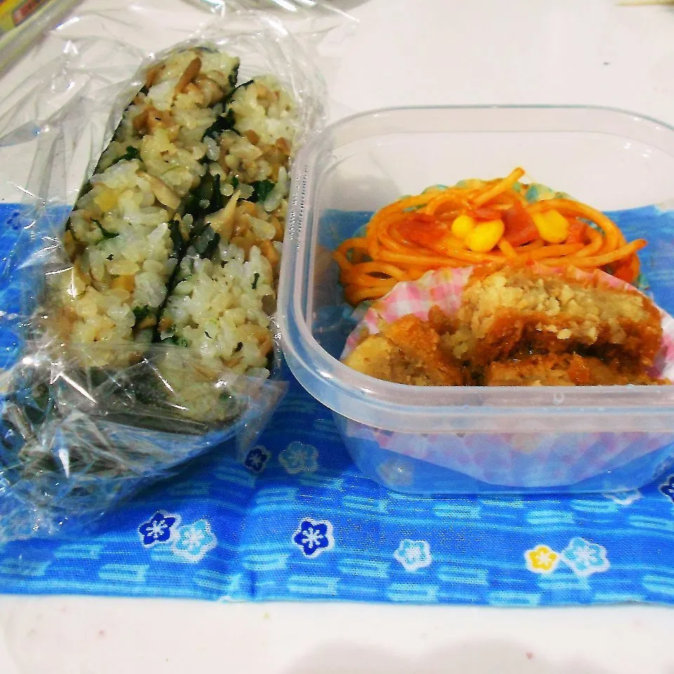 Snapdishの料理写真:牛・鶏二種の混ぜご飯でおにぎらず弁当|ぽよさん