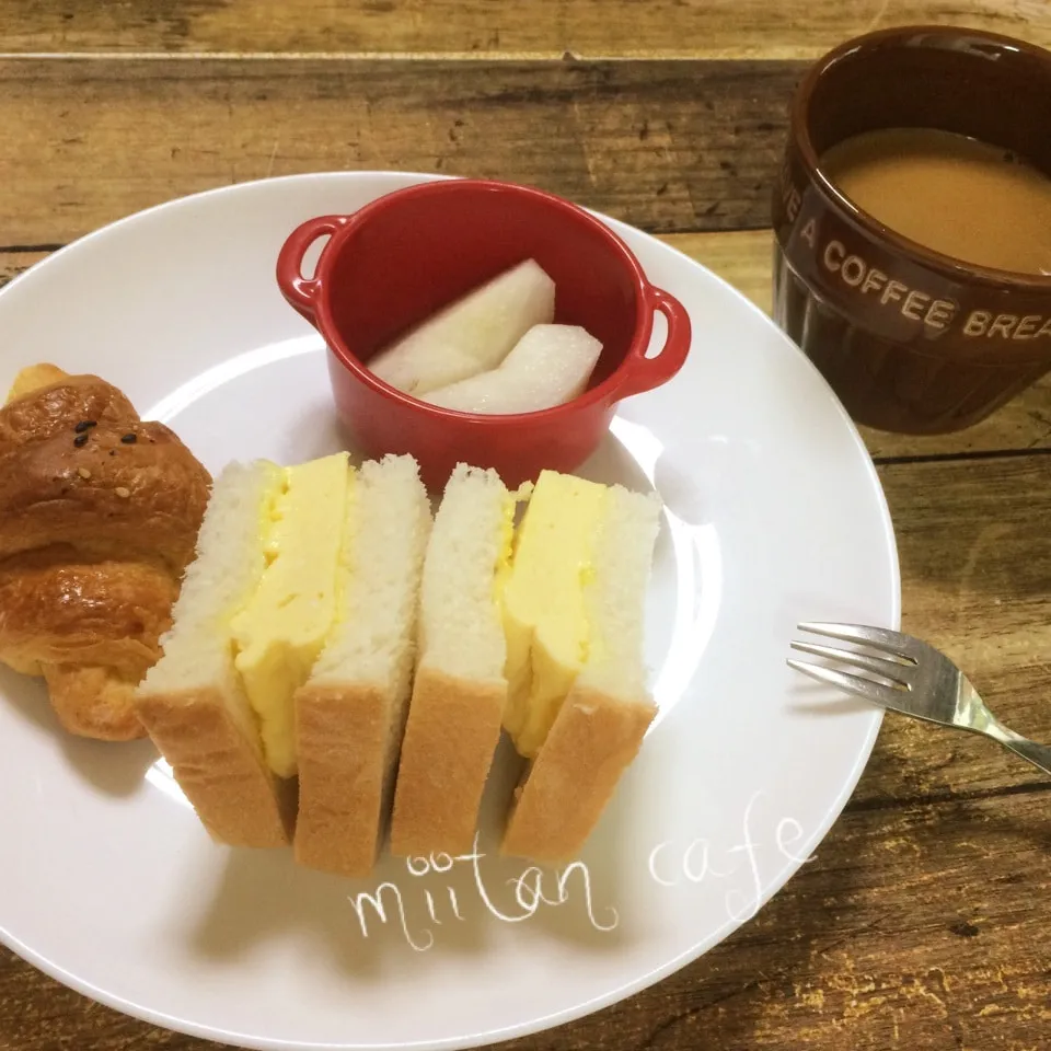 厚焼き玉子サンドとクロワッサンモーニング|みぃたんさん