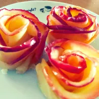 Snapdishの料理写真:薔薇アップルパイ|akmさん