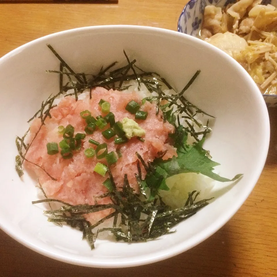 ネギトロ丼と肉豆腐|みぃたんさん