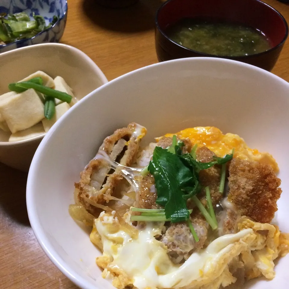 かつ丼で夕食|みぃたんさん