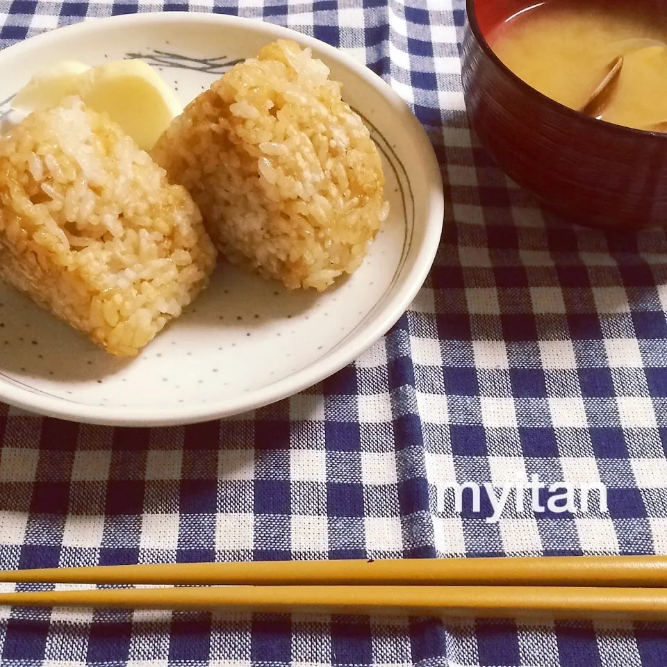 おかかとチーズの焼きおにぎり|みぃたんさん