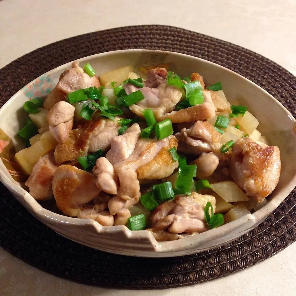 ♪鶏もも肉と大根の麺つゆ炒め煮♪|henryさん