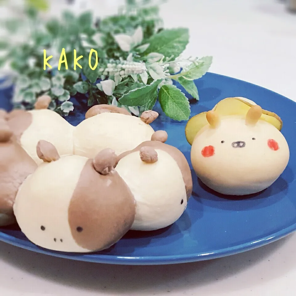 Snapdishの料理写真:うしさん と うさまるのちぎりパン♡|KAKOさん