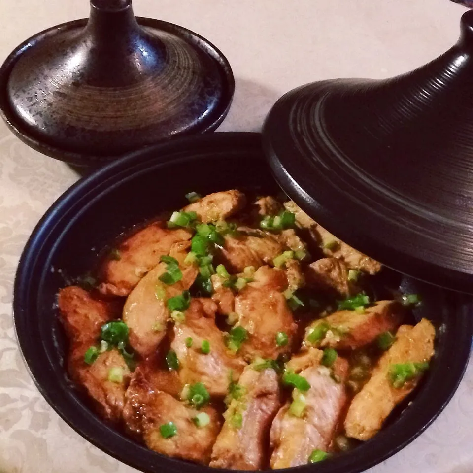 Snapdishの料理写真:♪タジン鍋でレンチン鶏むね肉の麺つゆ八丁味噌マヨ♪|henryさん