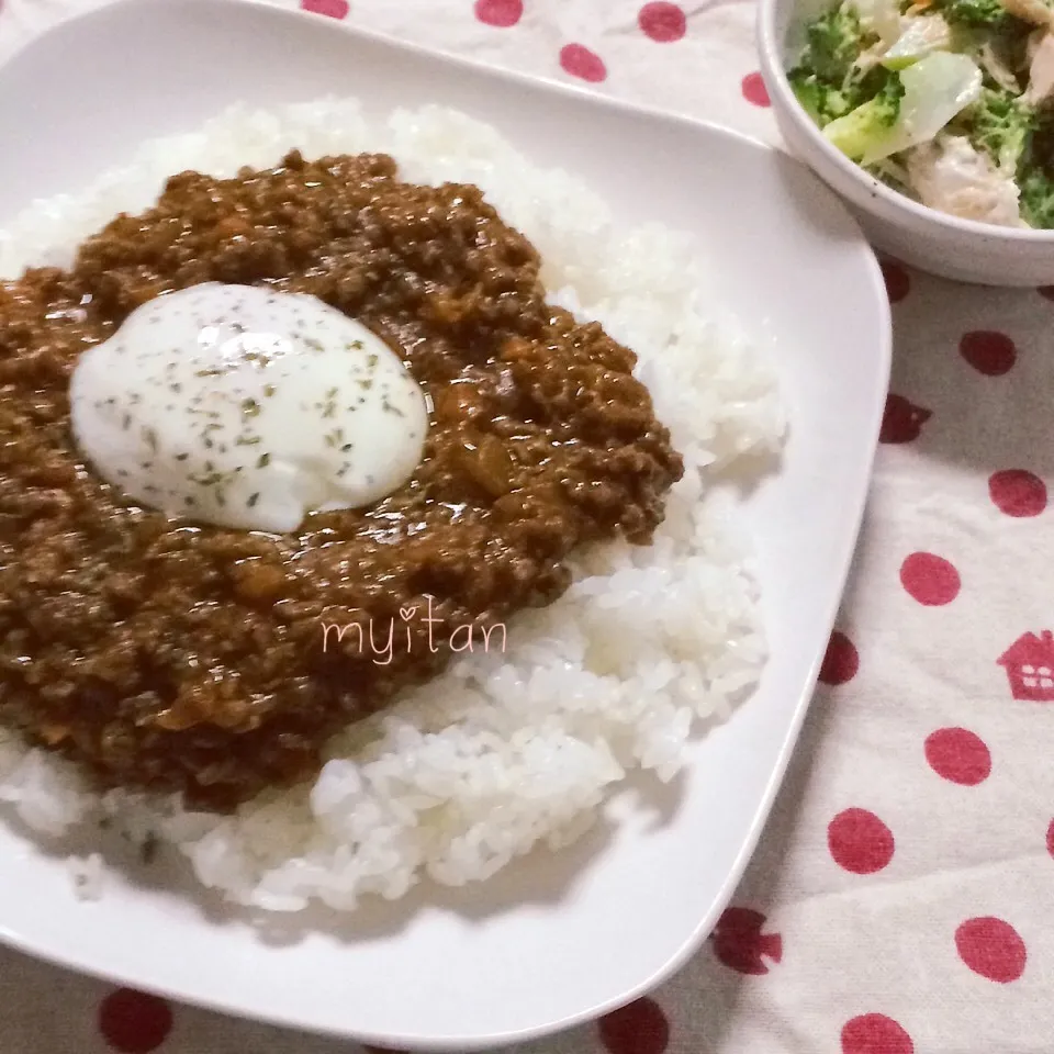 キーマカレーとツナブロッコリーサラダ|みぃたんさん