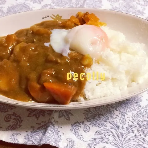 温泉卵のせカレー|みぃたんさん