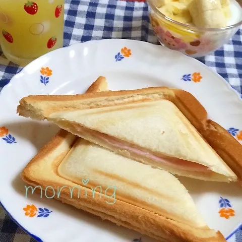 ハムチーズホットサンドモーニング|みぃたんさん