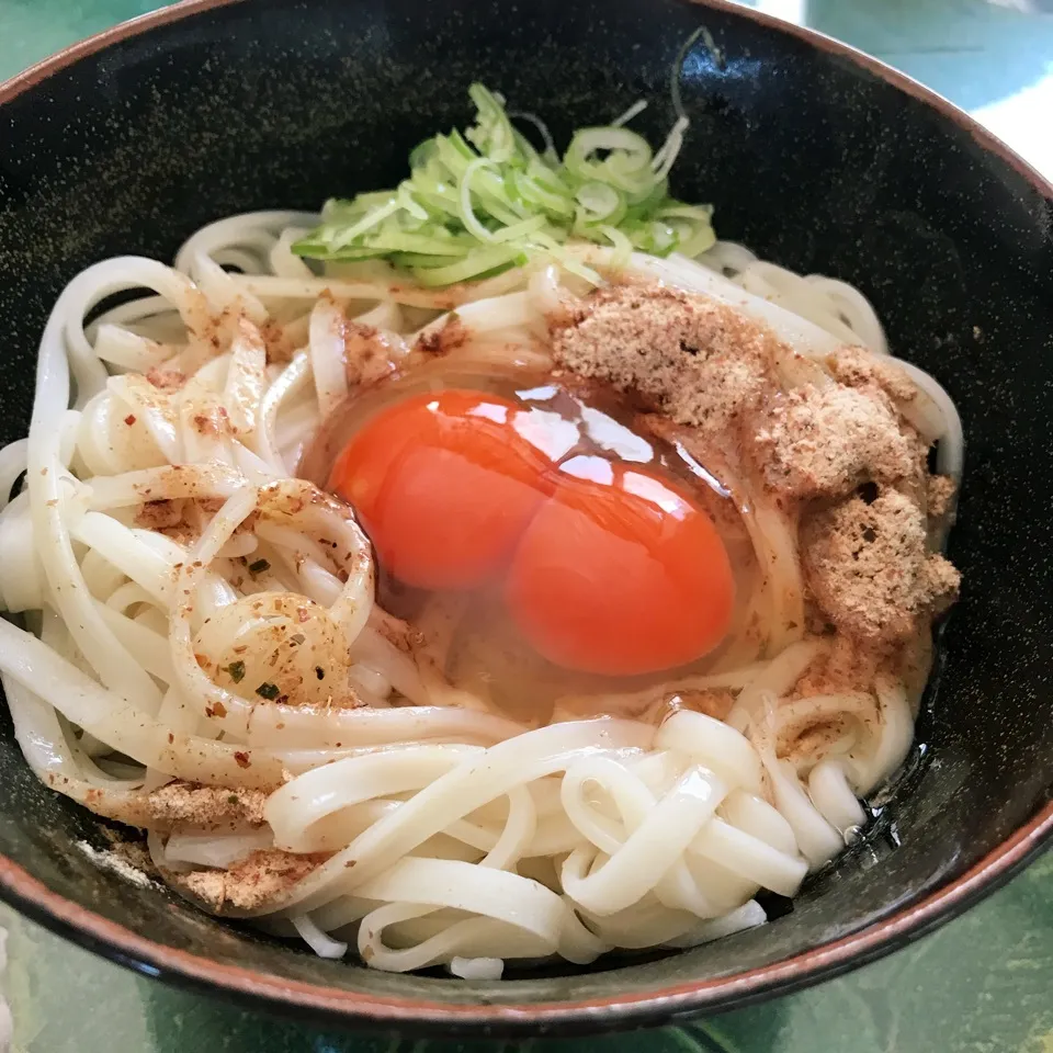 Snapdishの料理写真:実食 茅乃舎のだしで 釜玉うどん|きゃずさん