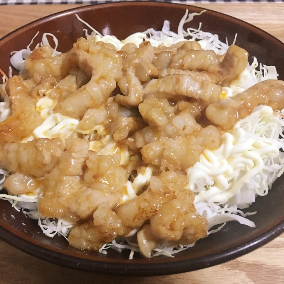 牛しま腸焼肉丼|まぁたんさん