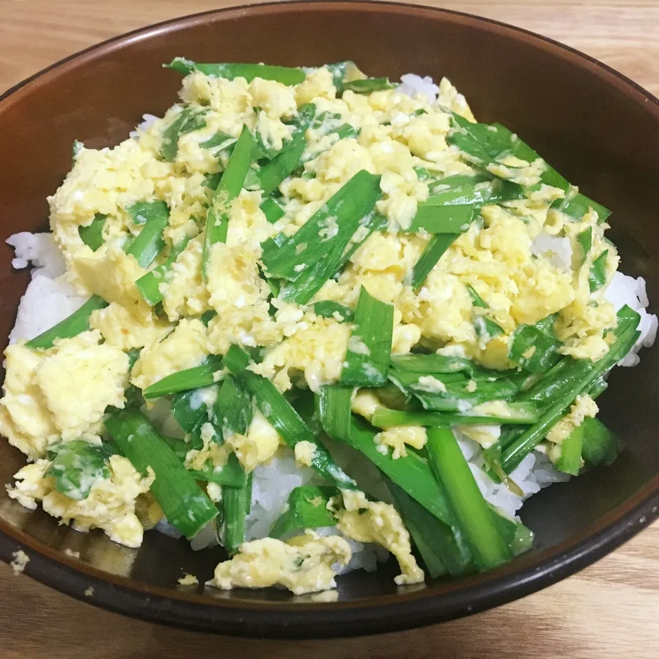 ニラ玉丼|まぁたんさん