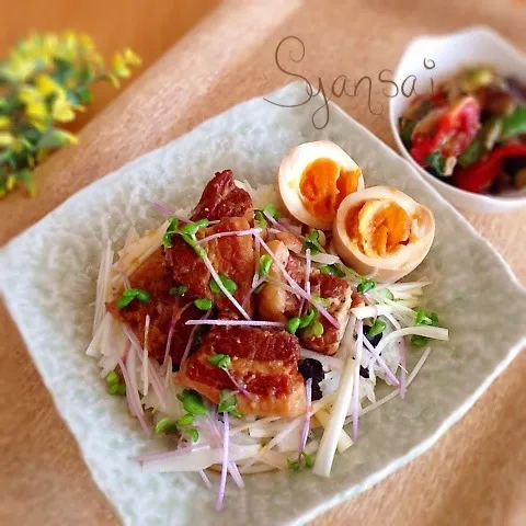 Snapdishの料理写真:豚の角煮丼でお家ランチ♪(*^ ・^)ノ⌒☆|香菜さん