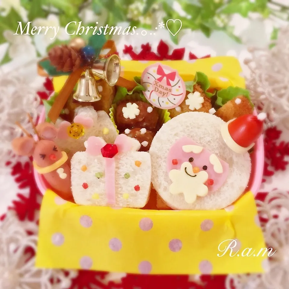 Snapdishの料理写真:クリスマスのサンドイッチ弁当.｡.:*♡|R.a.mさん